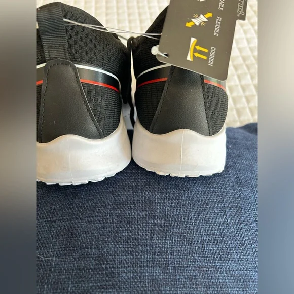 Men’s black tennis shoes by Hind red and white accents just to add little flair - Picture 3 of 6